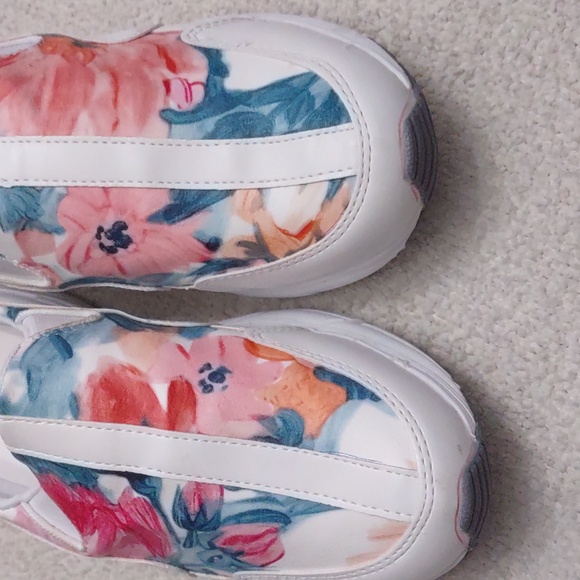 New angel steps slip on sneakers size 7 - Picture 2 of 3